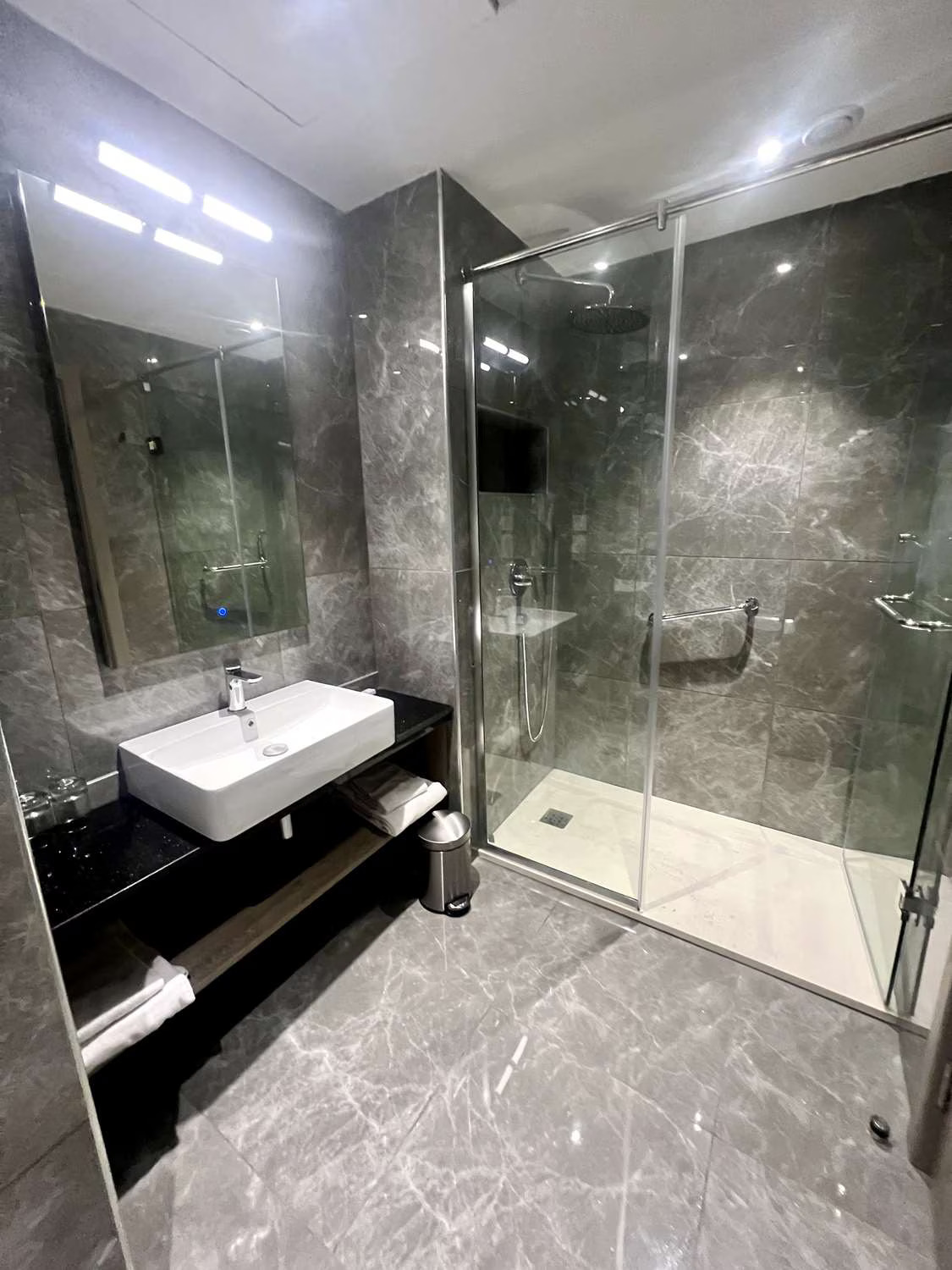 Superior Room | 1 King Bed